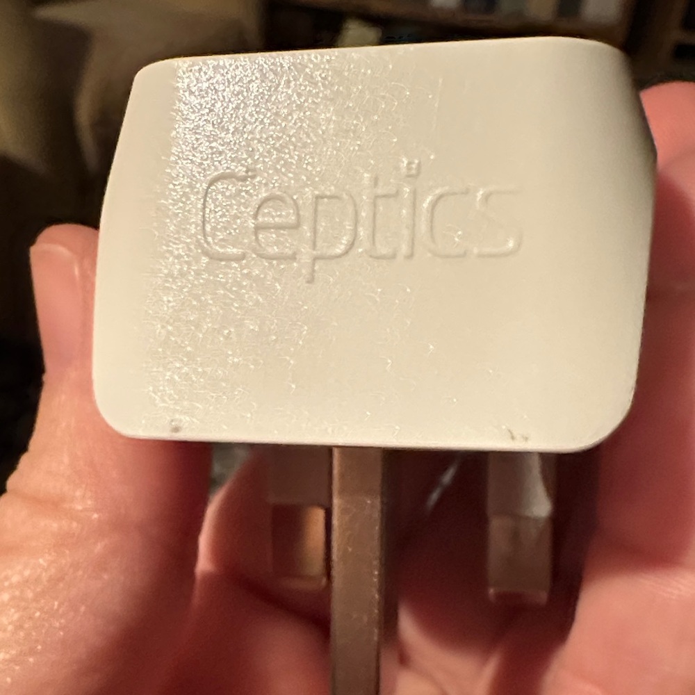 White Plug Adapter - Picture 4 of 4